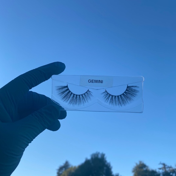 Lashes - Picture 3 of 10